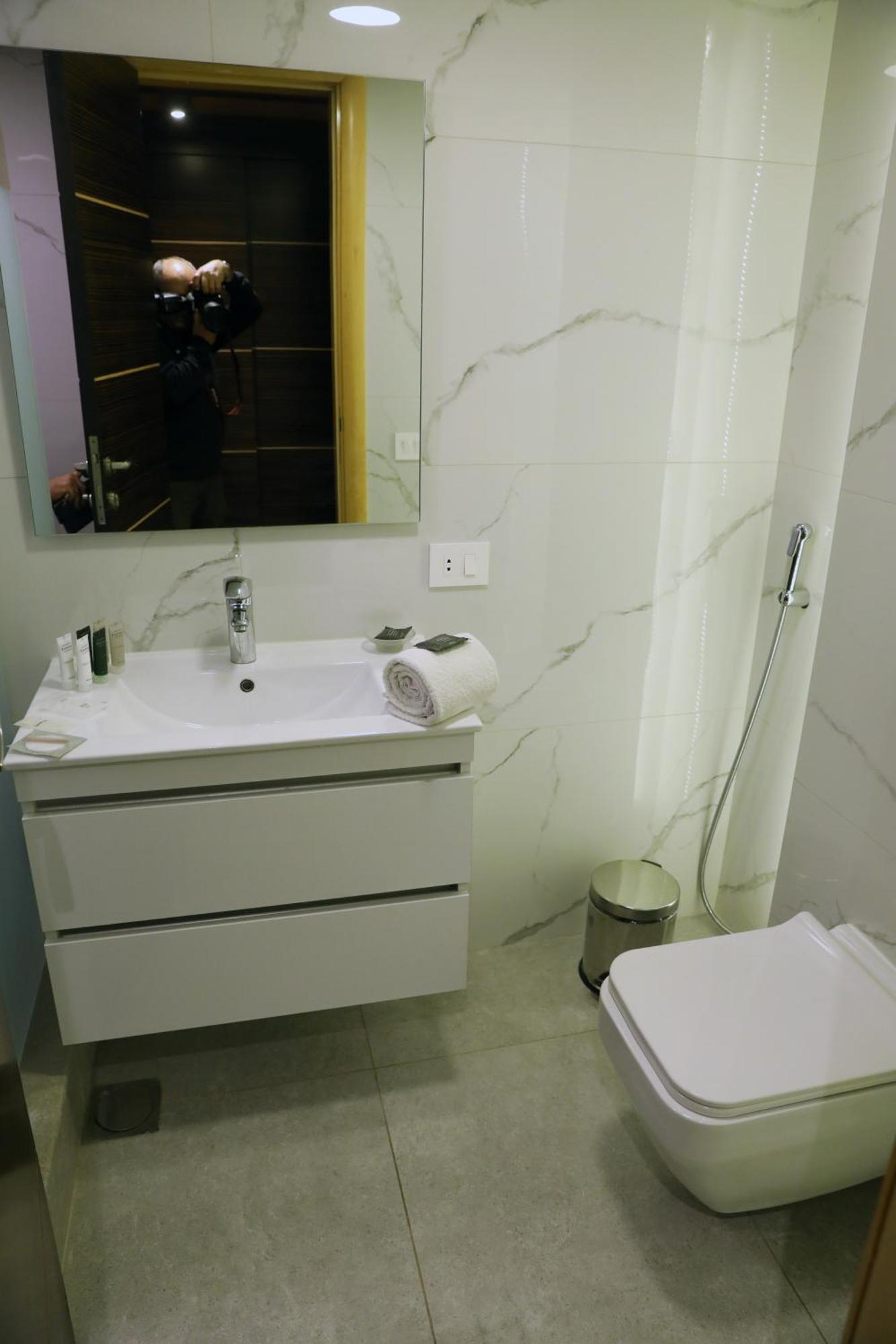 Imperial Suites Hotel ベイルート エクステリア 写真